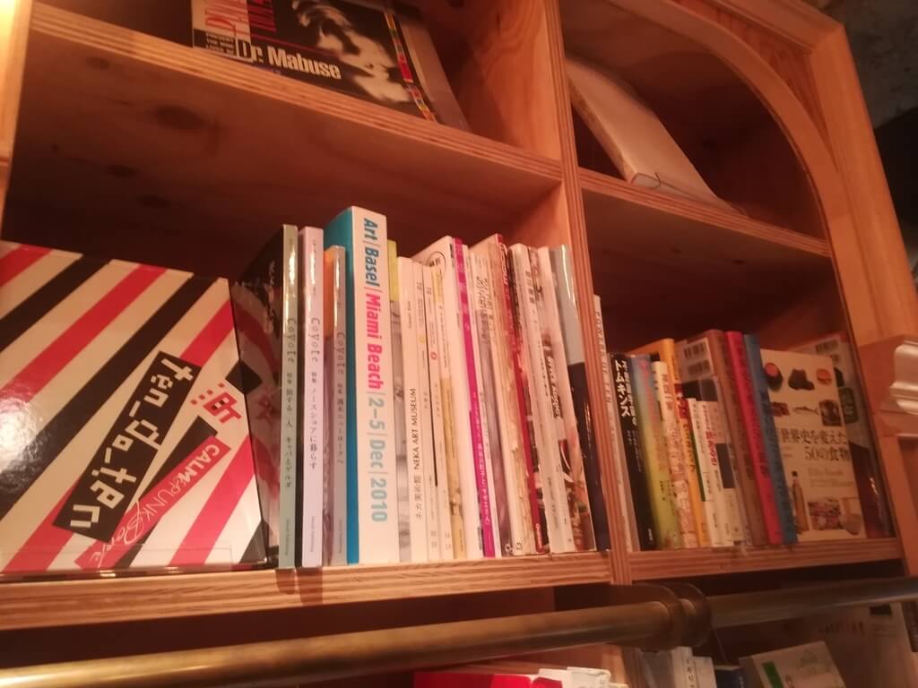 BOOK AND BED池袋の本の一部