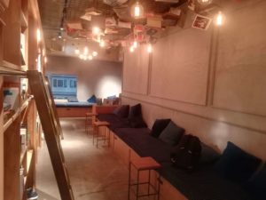 BOOK AND BED池袋のソファ